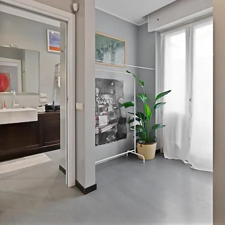 Modern And Particular In The Center Mailand